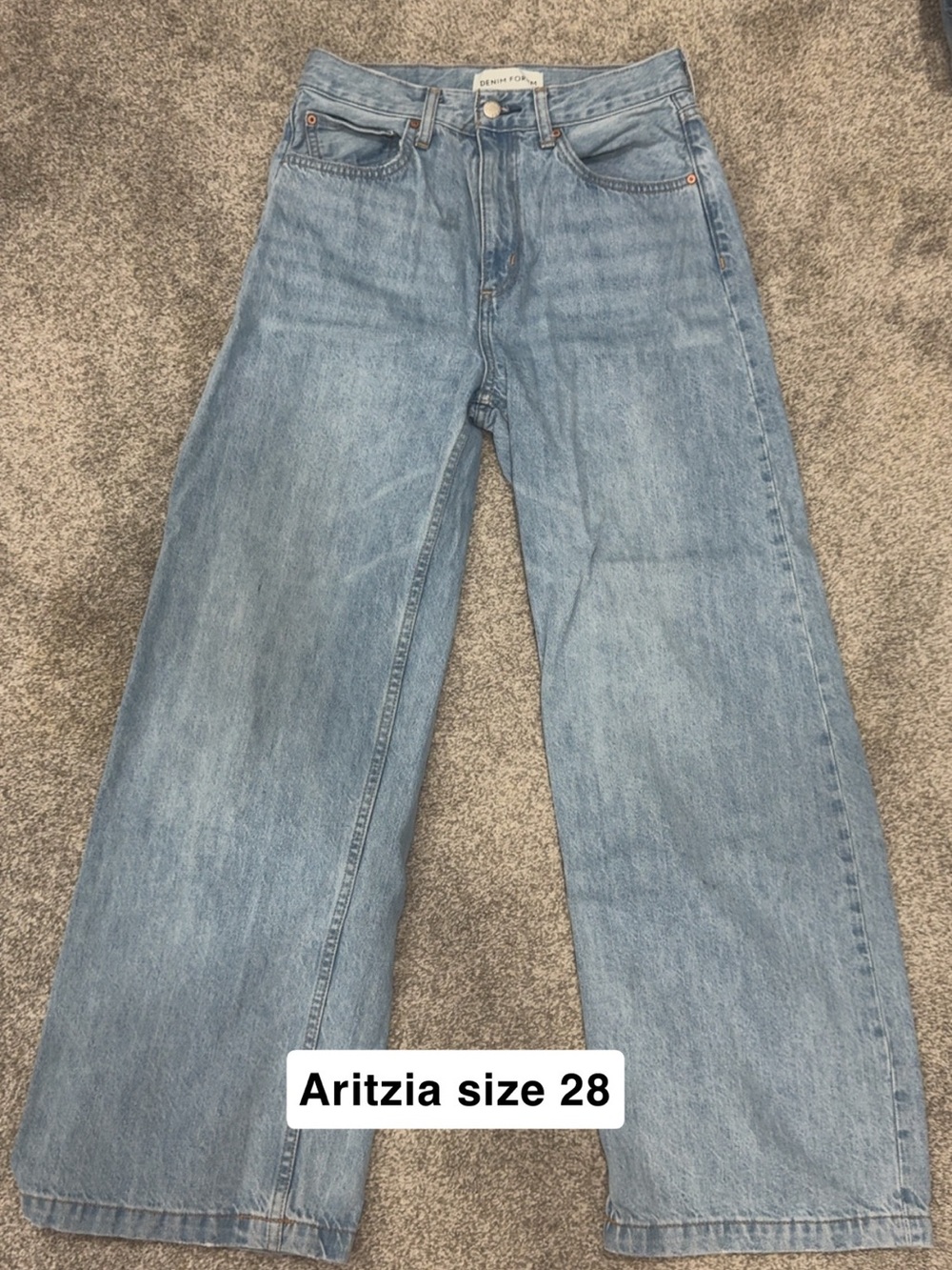 Aritzia Light Wash Wide-Leg Jeans - Light Blue